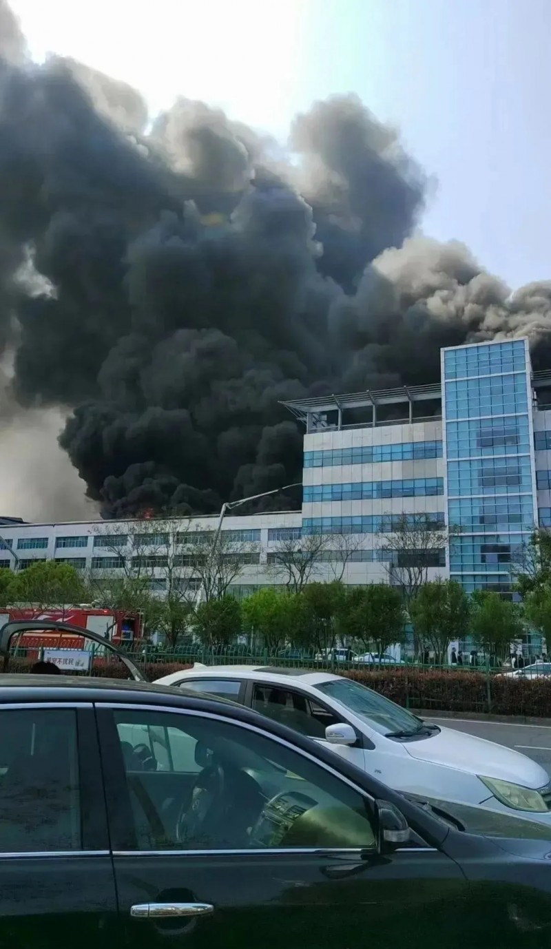 浙江温州滨海园区某厂房起火
